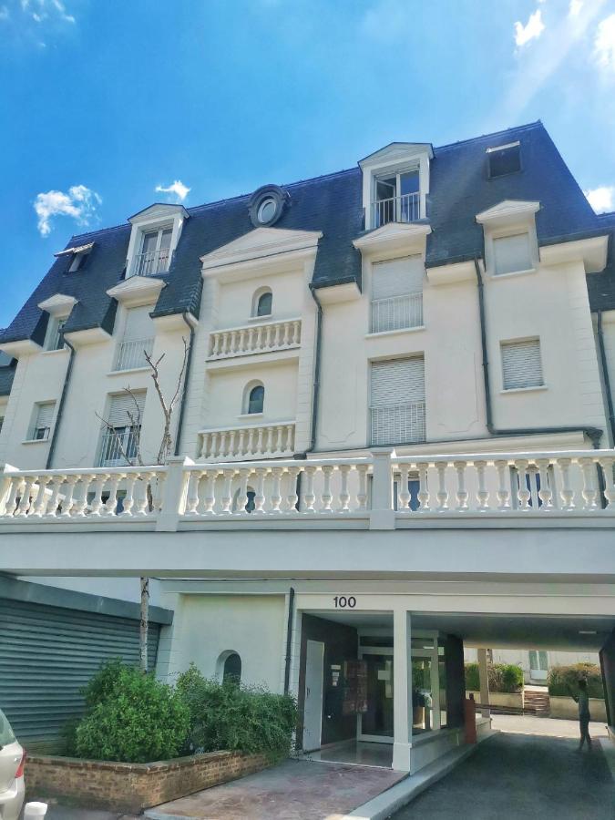 Le 100 Brossolette Apartment Noisy-le-Grand Exterior foto